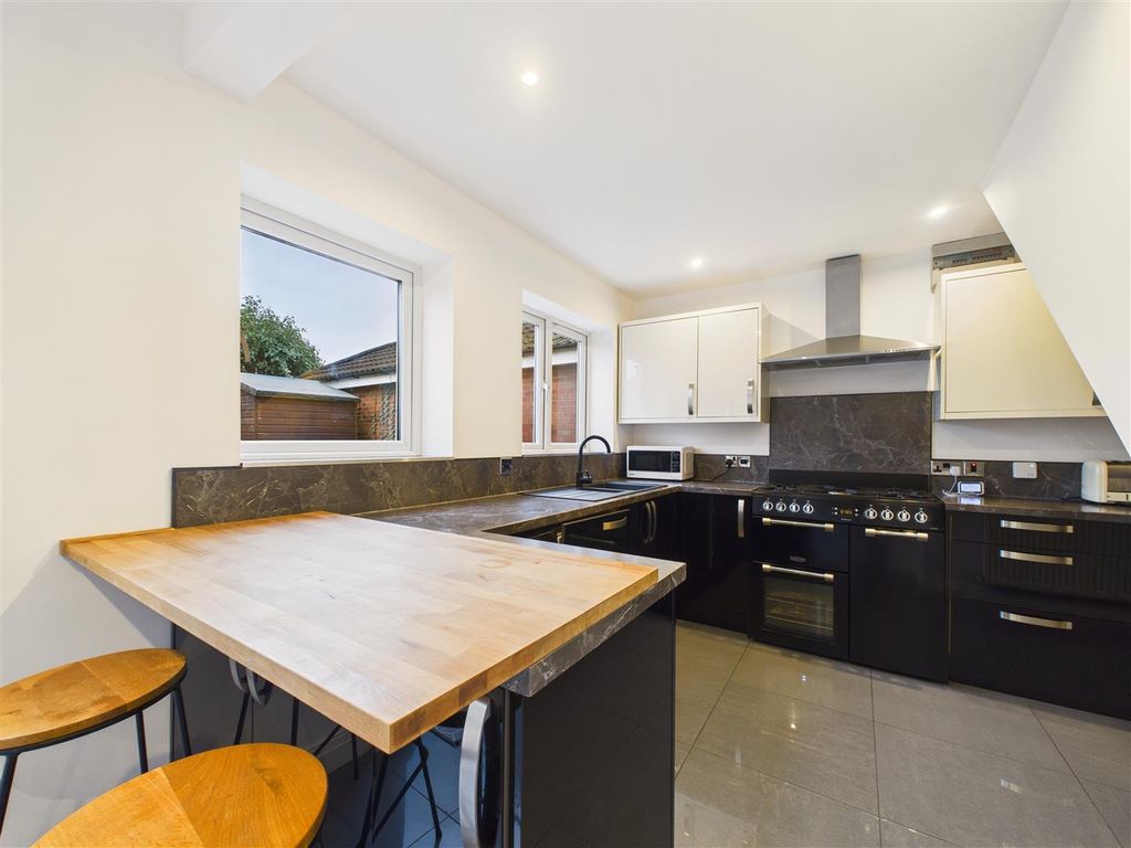 Property photo 3 of 13 Cam03303G0-Pr0295-Still005.Jpg