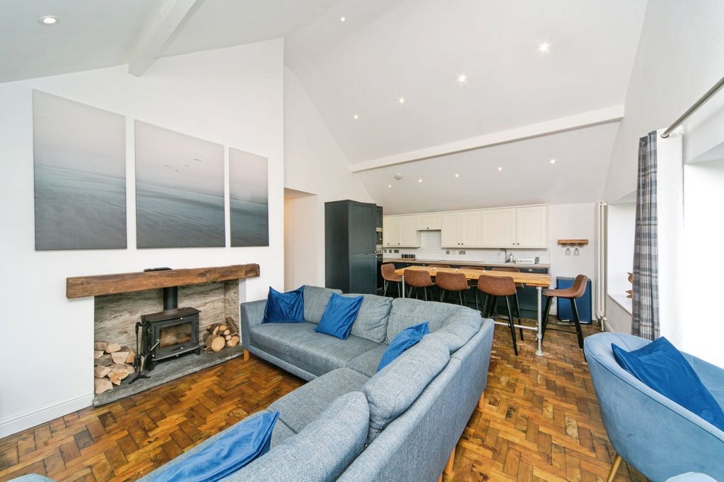 Property photo 2 of 25 Pbox-Img.Jpg