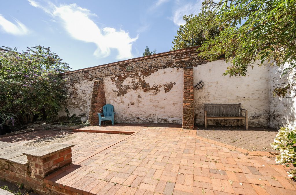 Property photo 2 of 12