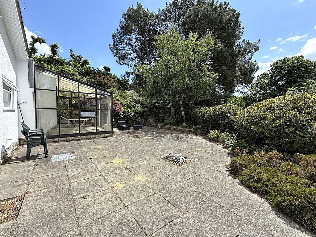 Property photo 2 of 32