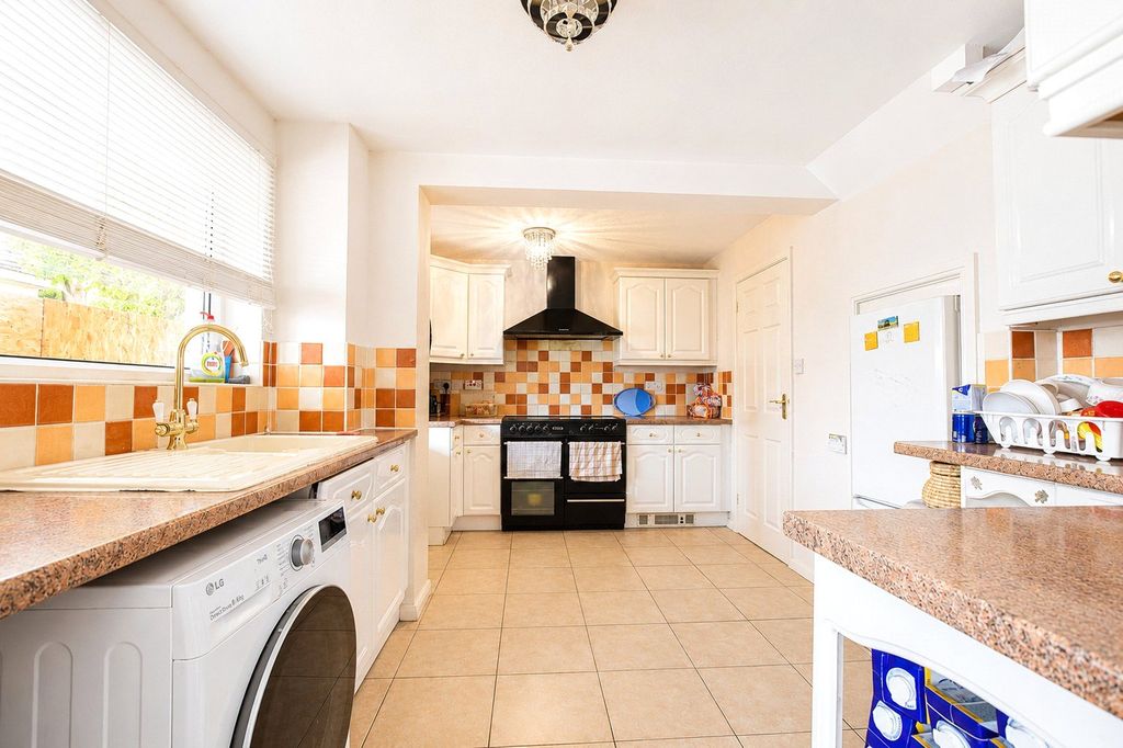 Property photo 2 of 14 Picture No. 10