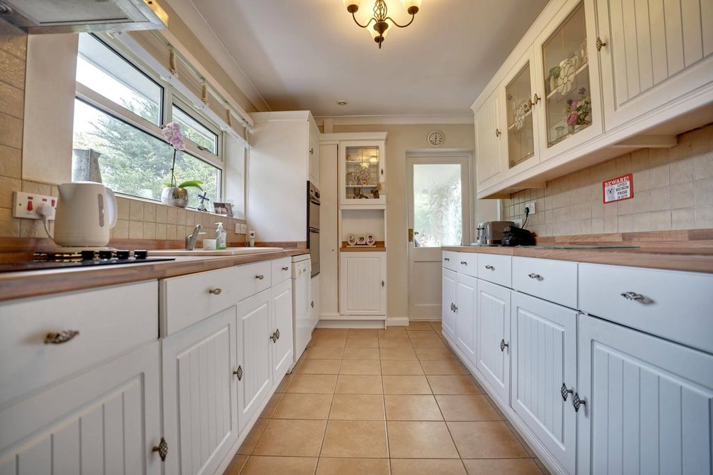 Property photo 2 of 11