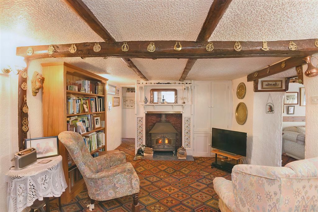 Property photo 3 of 15 Snug