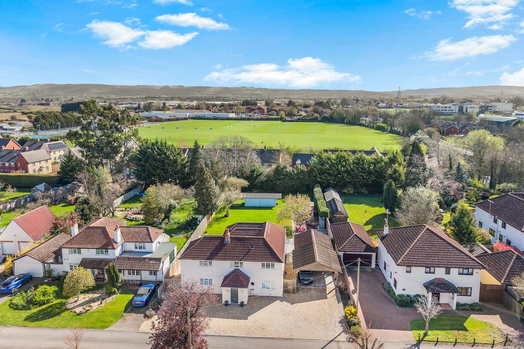 Property photo 2 of 27