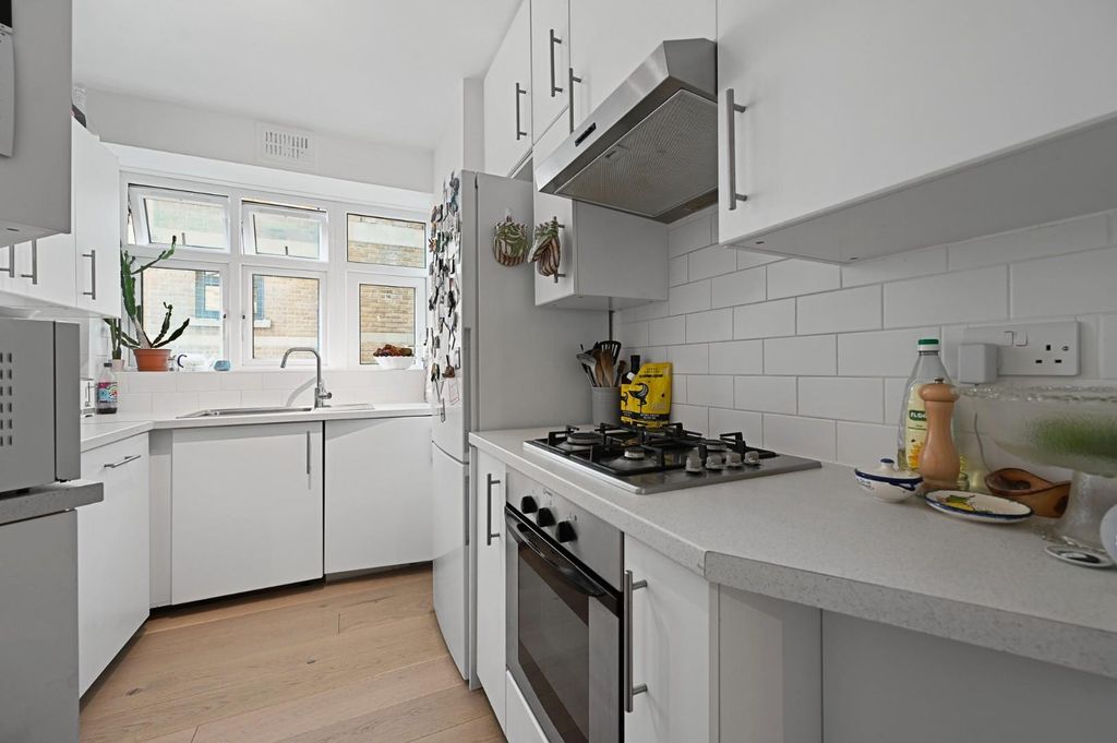 Property photo 3 of 10 Tec - 7 St Edmunds Court - Kitchen1 (1).Jpg