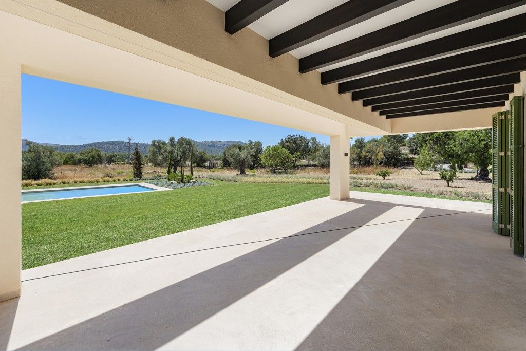 Property photo 3 of 19 Covered Terrace (2)