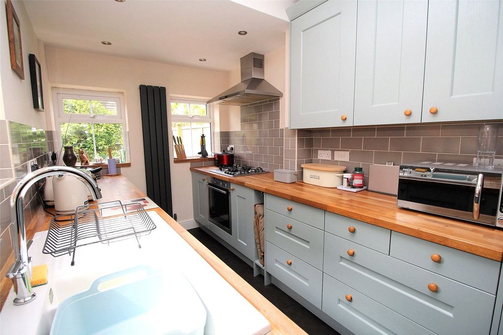 Property photo 3 of 11 Kitchen