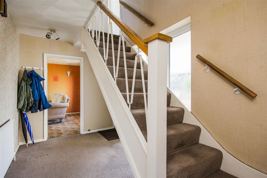 Property photo 3 of 27 Hallway