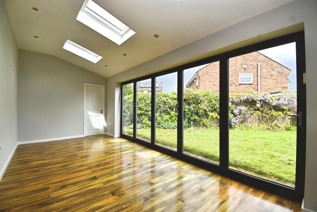 Property photo 2 of 21 Garden Room