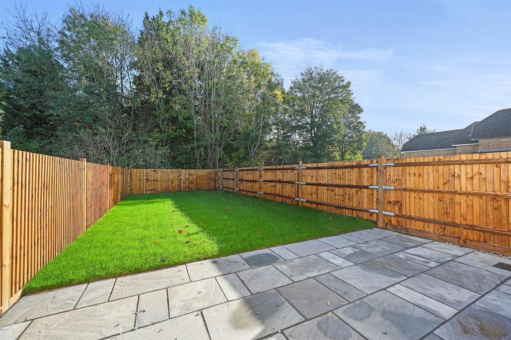 Property photo 2 of 12 Garden.Jpg