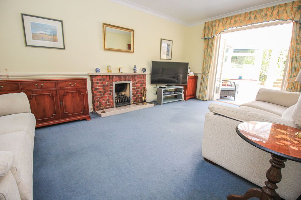 Property photo 2 of 25