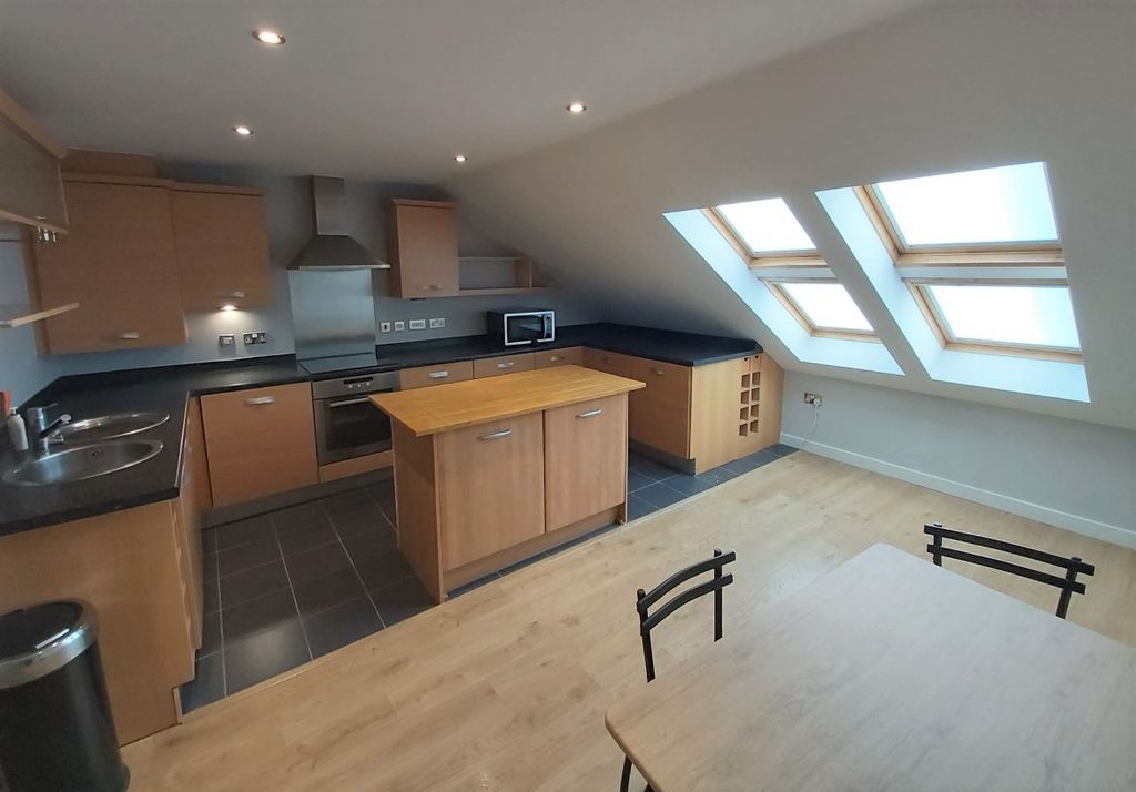 Property photo 3 of 6 Kitchen