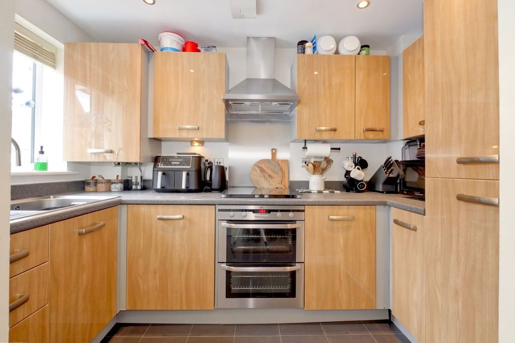 Property photo 2 of 26