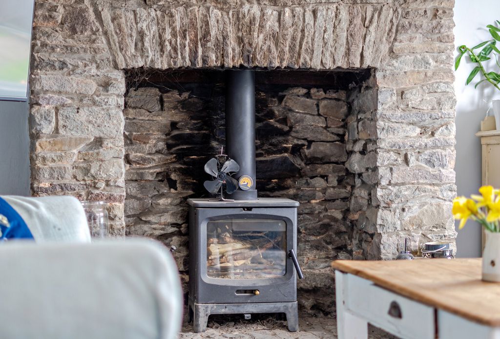 Property photo 3 of 25 1435442-3-69c520A...