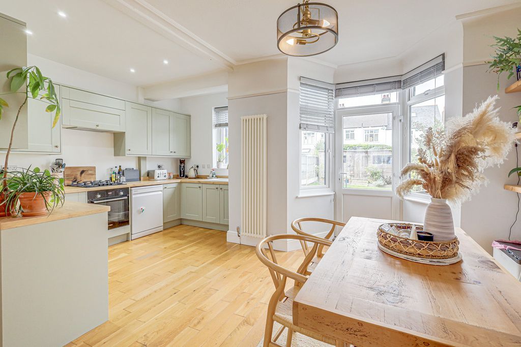 Property photo 2 of 23