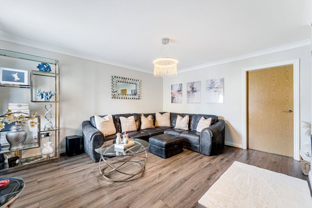 Property photo 2 of 27