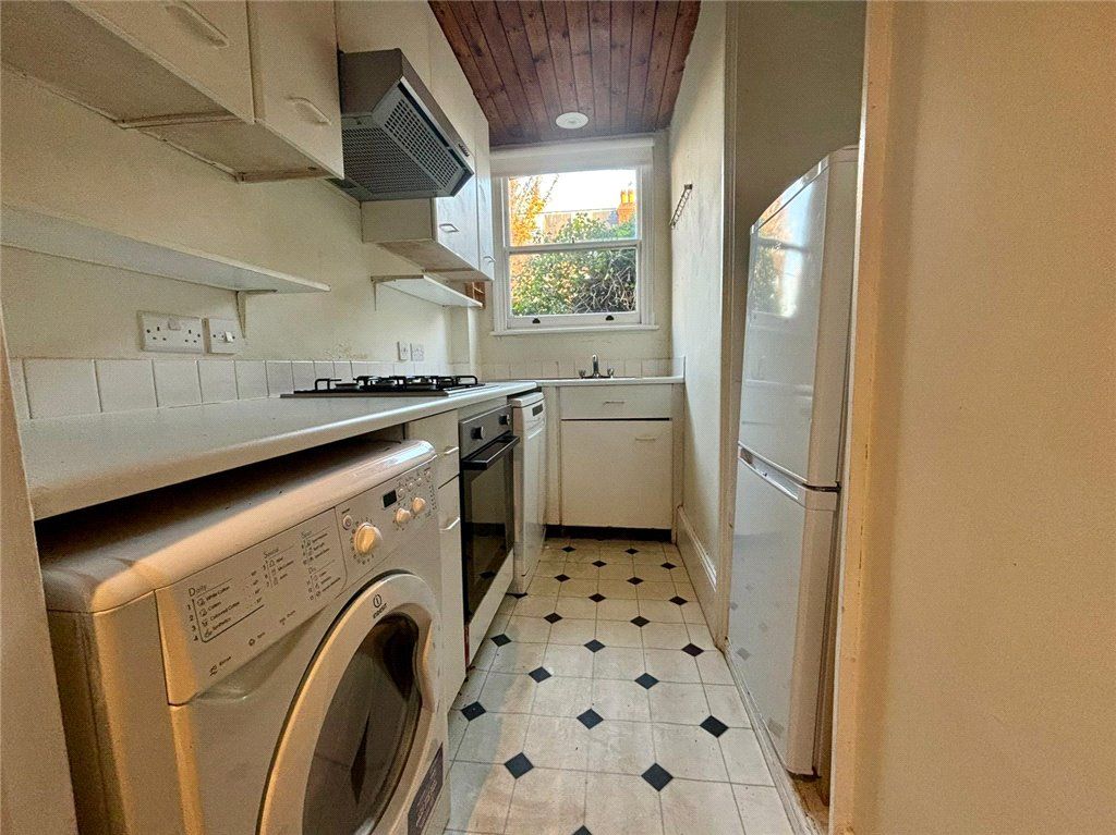 Property photo 3 of 7 Kitchen