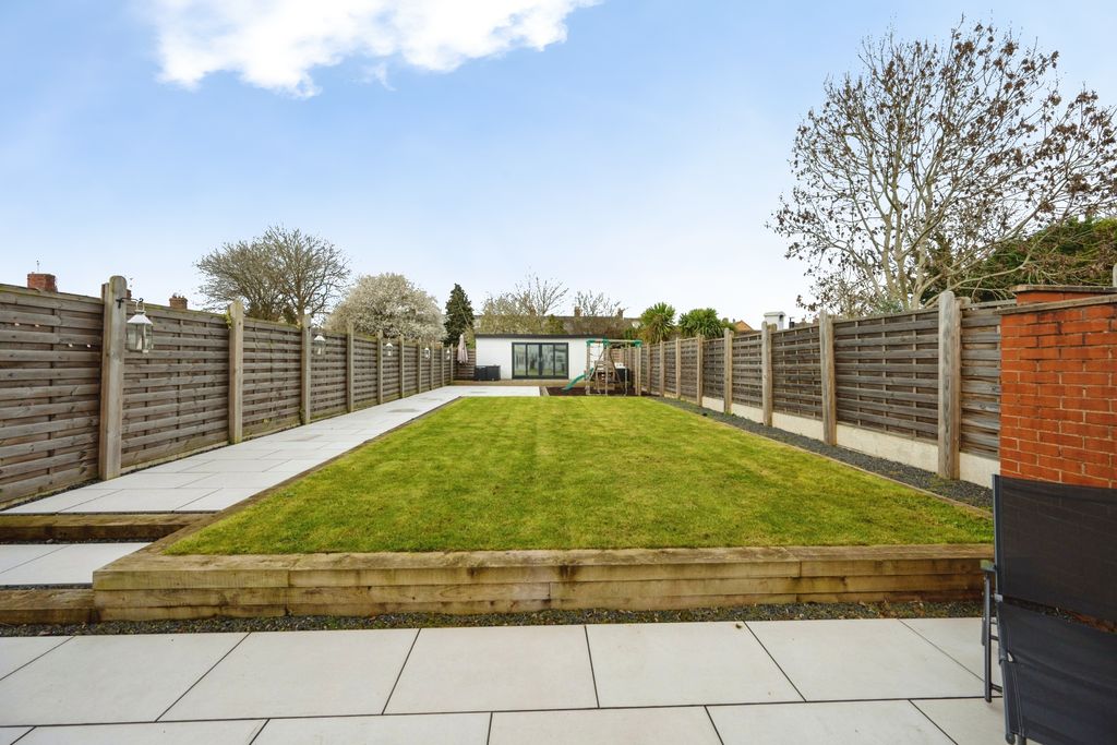 Property photo 2 of 19