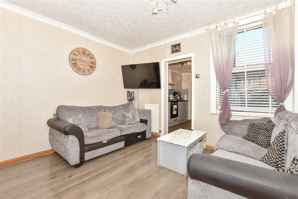 Property photo 3 of 10 Lounge