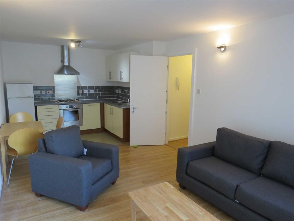 Property photo 3 of 11