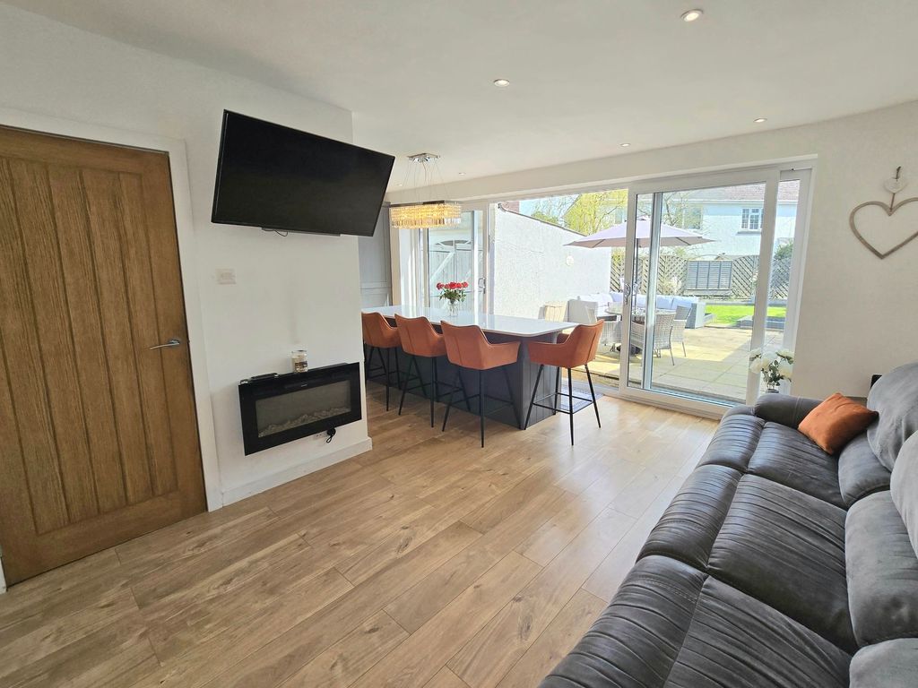 Property photo 1 of 32 Open Plan Kitchen/Living