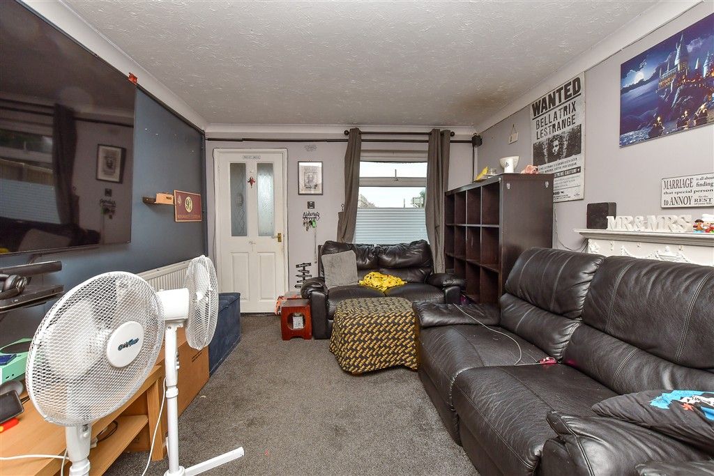 Property photo 3 of 11 Lounge