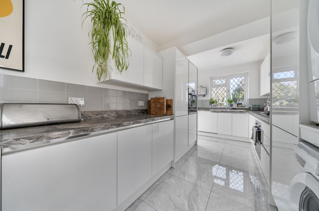 Property photo 2 of 23 1436759-13-69d547...