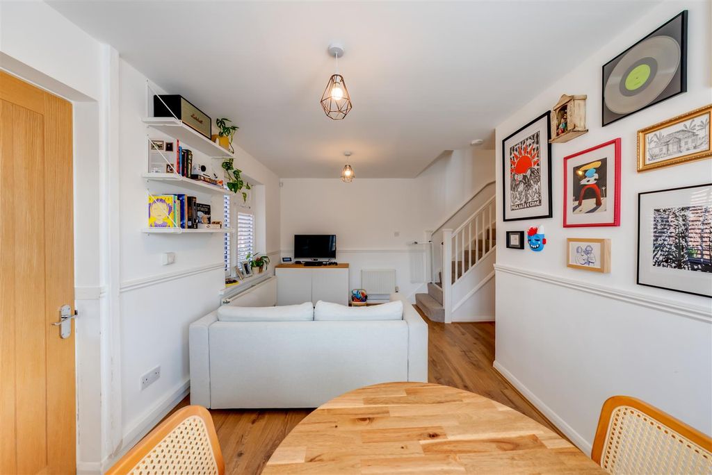 Property photo 3 of 19 A7S03582Hdr.Jpg