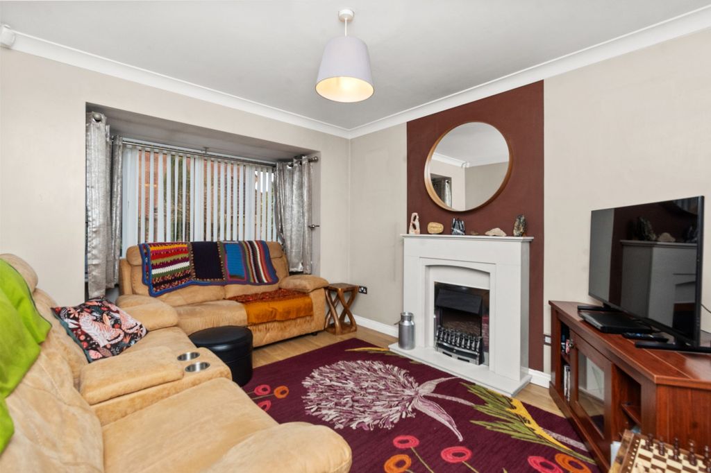 Property photo 3 of 32