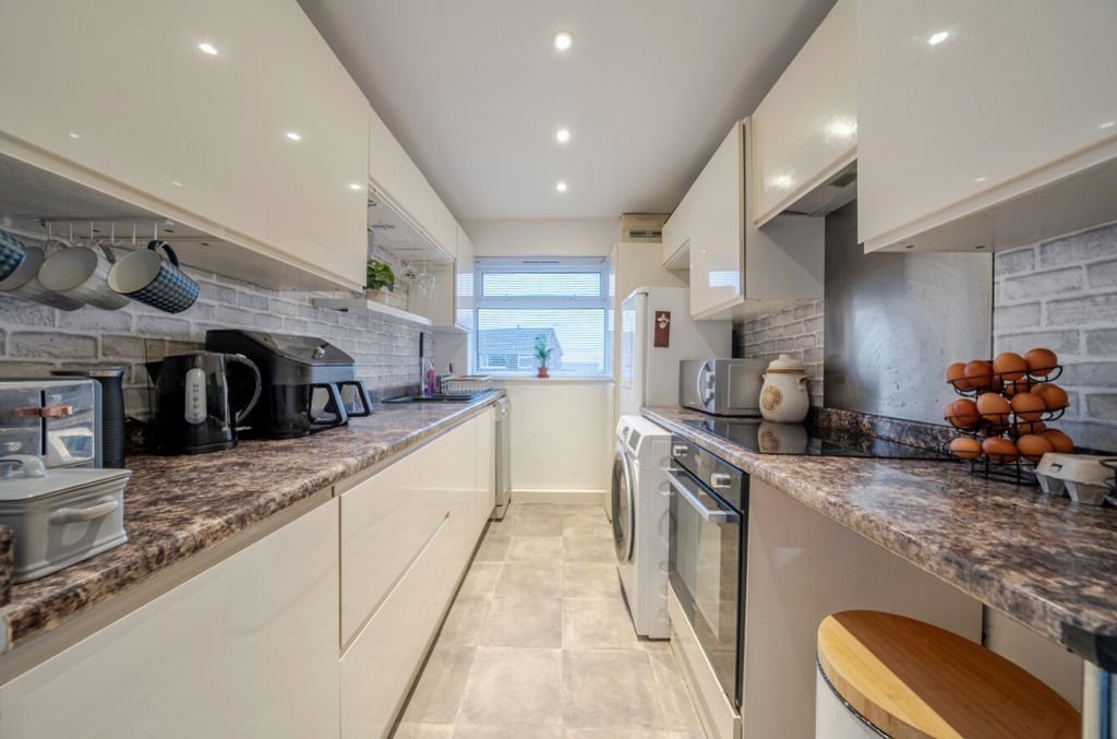 Property photo 2 of 10 1386774-9-6931B0d8Ac4Ad-1