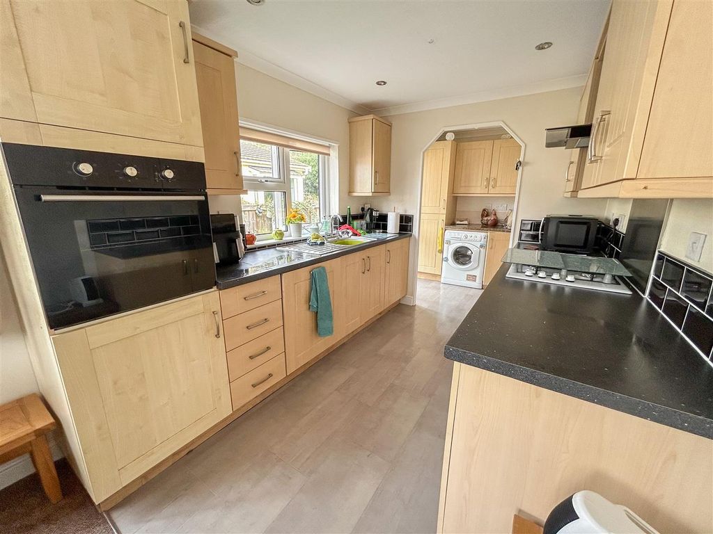 Property photo 3 of 22 Kitchen