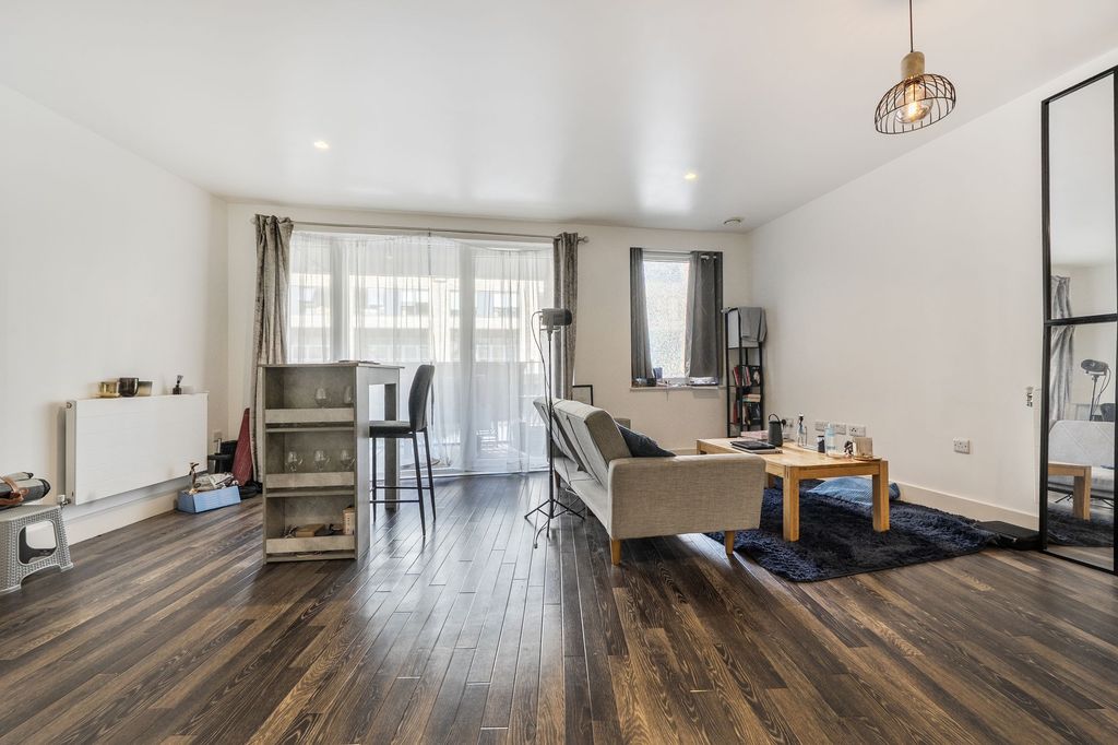 Property photo 2 of 18
