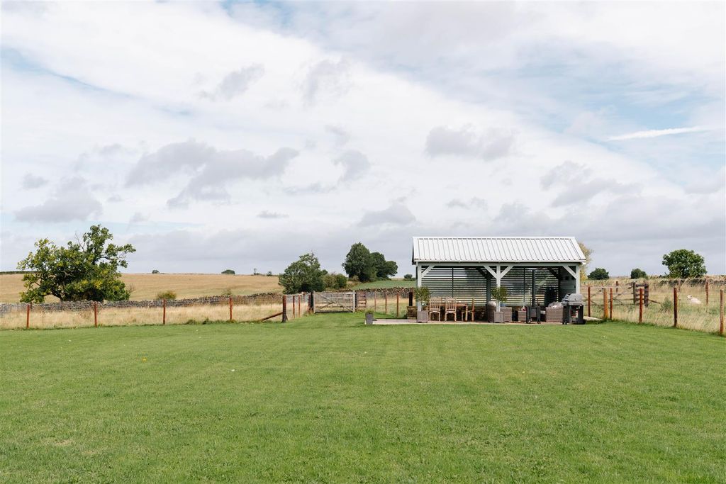 Property photo 2 of 53 Externals-10.Jpg