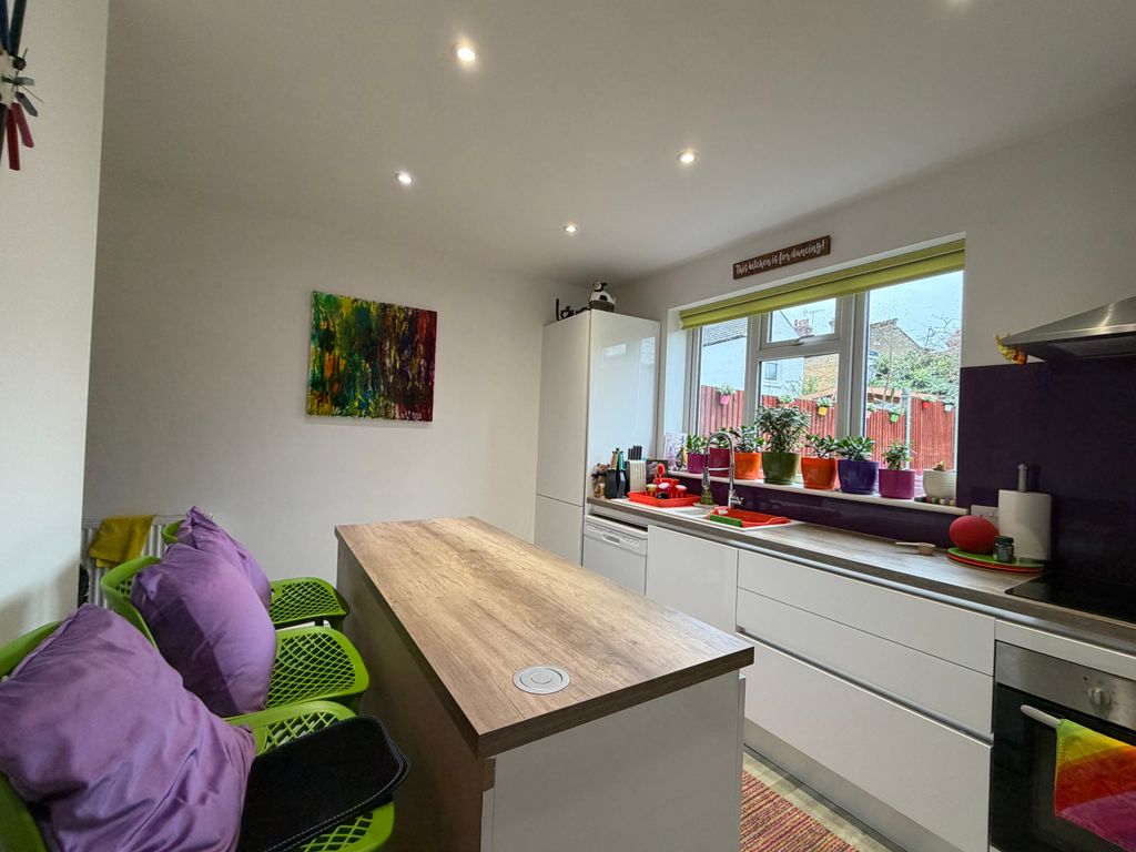 Property photo 3 of 16 Kitchen