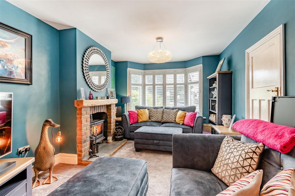 Property photo 2 of 19 8656984-Interior09.Jpg