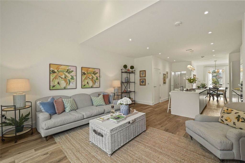 Property photo 1 of 10 Living Room