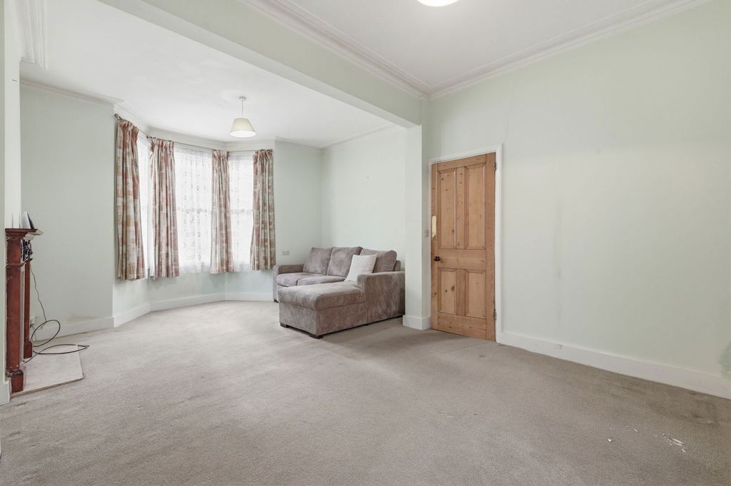 Property photo 2 of 29