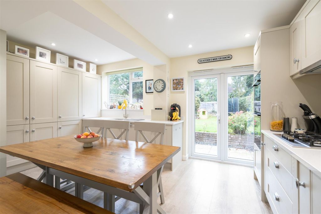 Property photo 1 of 13 43 Stoneleigh Road_10.Jpg