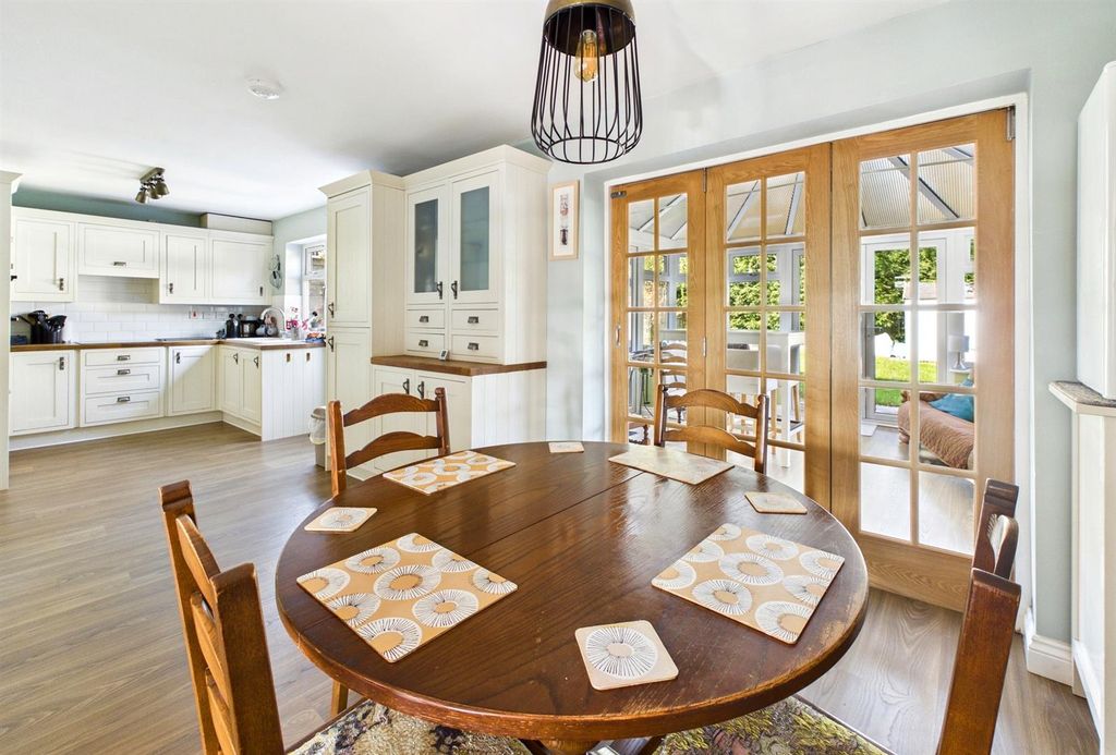 Property photo 3 of 25 Din3.Jpg