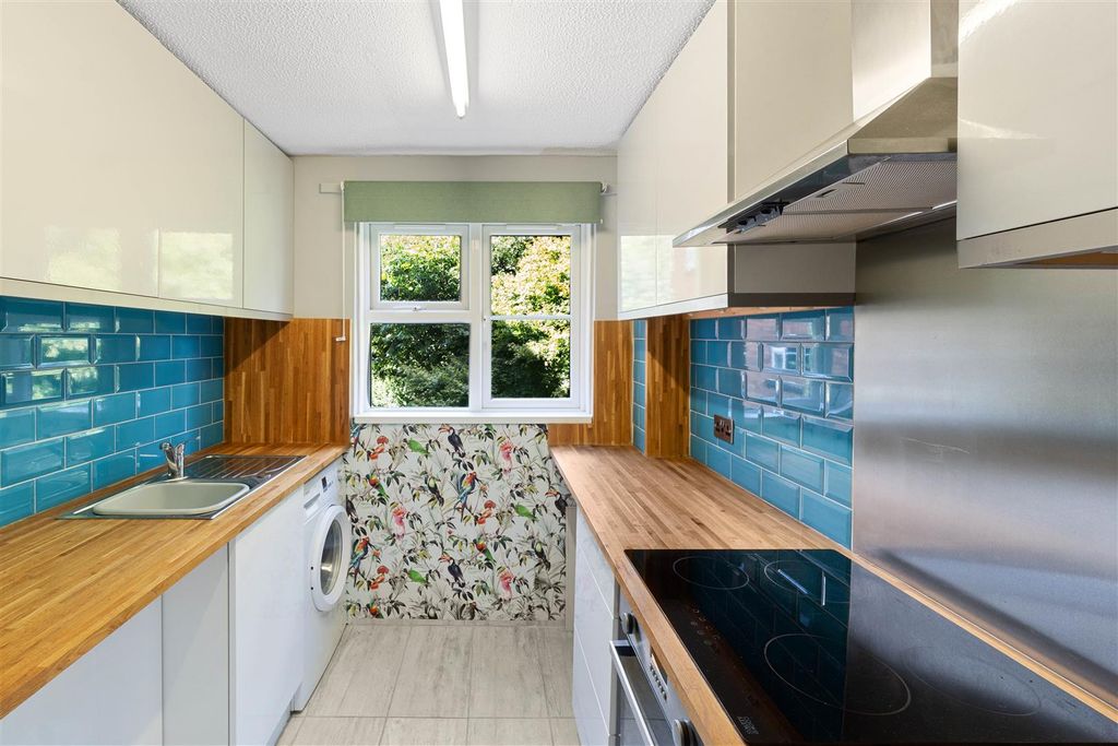 Property photo 3 of 5 Kitchen