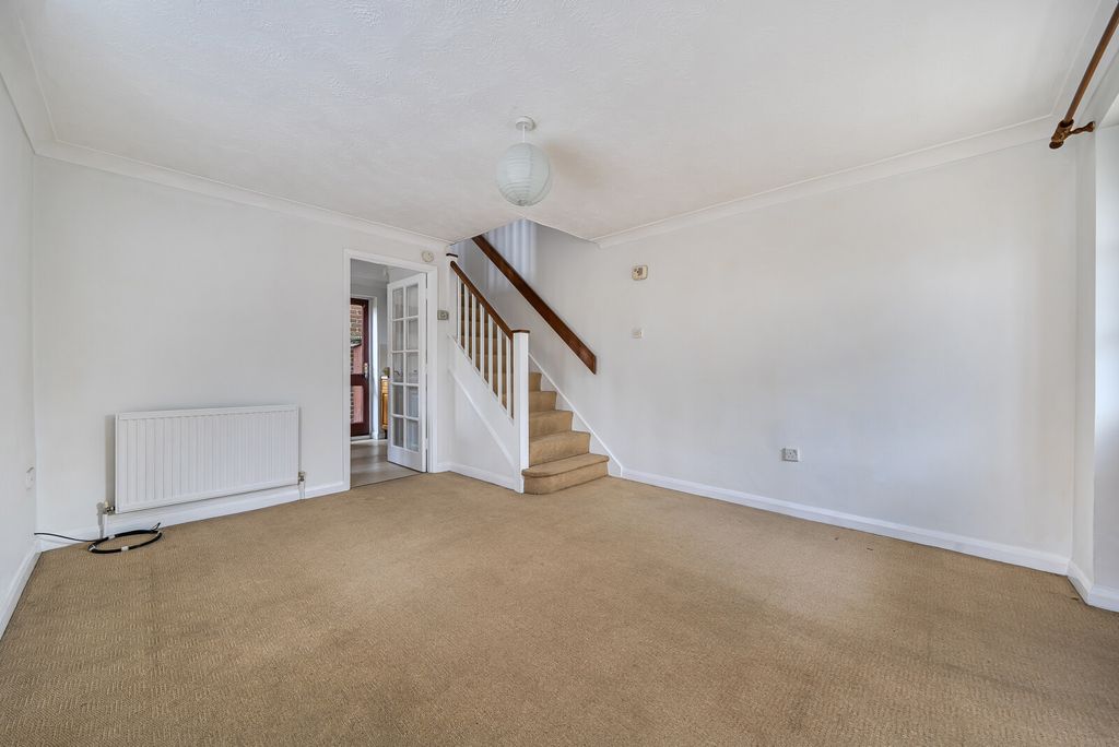 Property photo 2 of 12 1415657-11-699323...