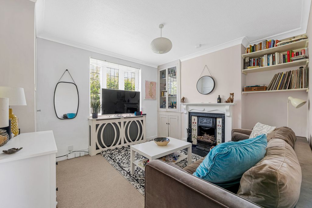 Property photo 1 of 18 Lounge