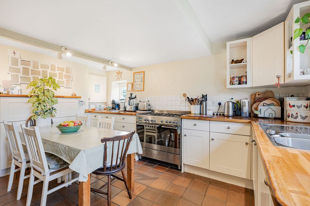 Property photo 3 of 31