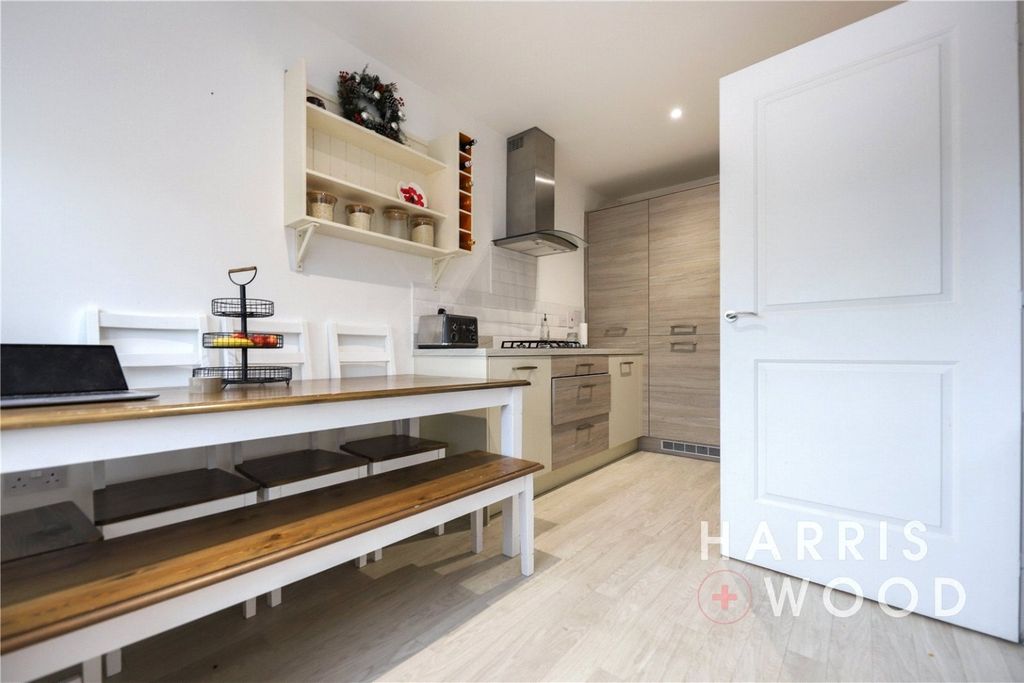 Property photo 3 of 17 3832454