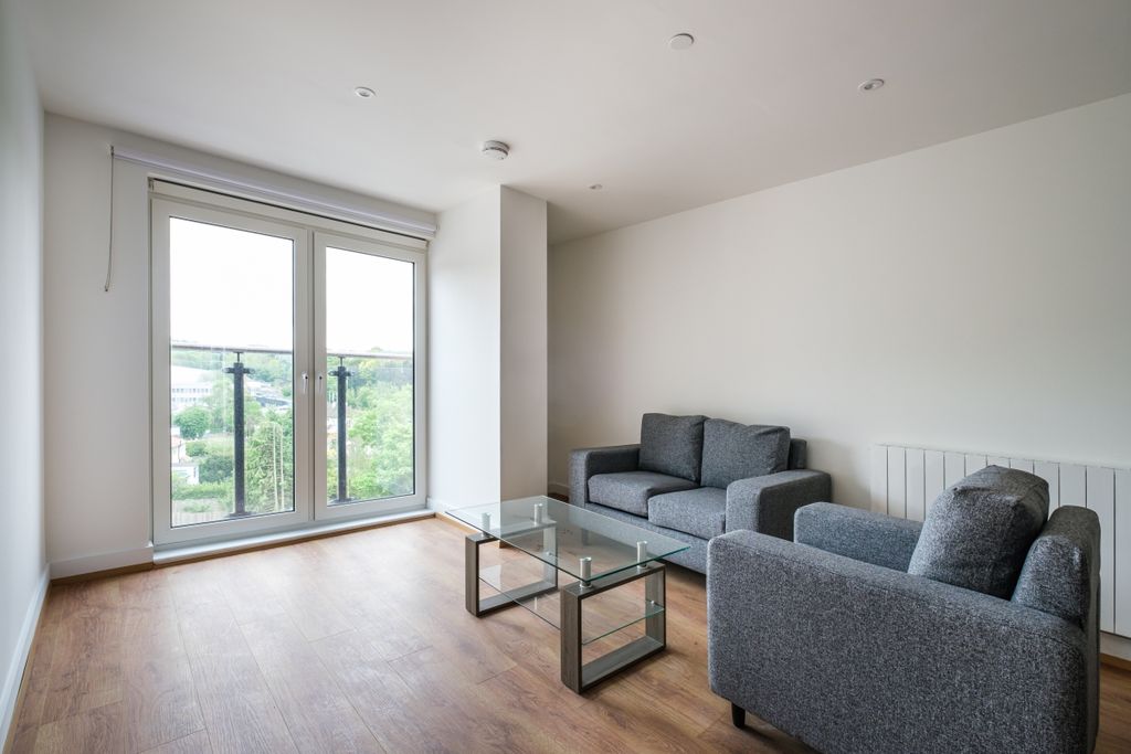 Property photo 1 of 6 150-Whyteleafe-Ho...