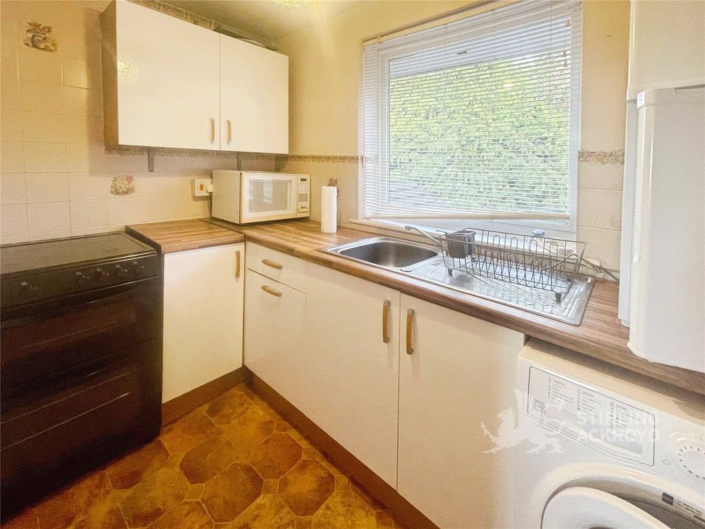 Property photo 3 of 6 Kitchen