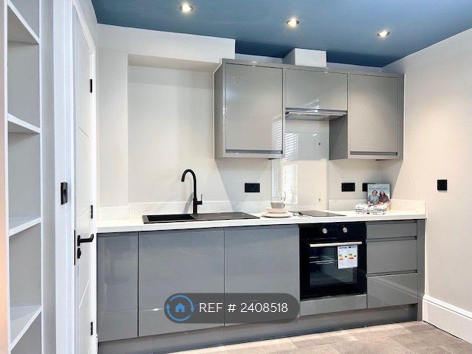 Property photo 2 of 13 Kitchenette Studio 1