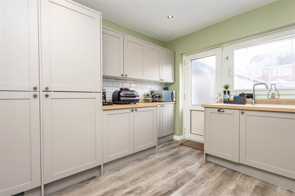 Property photo 3 of 16 Kitchen