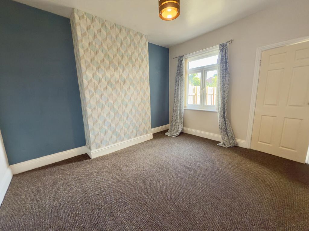 Property photo 3 of 8 Bedroom