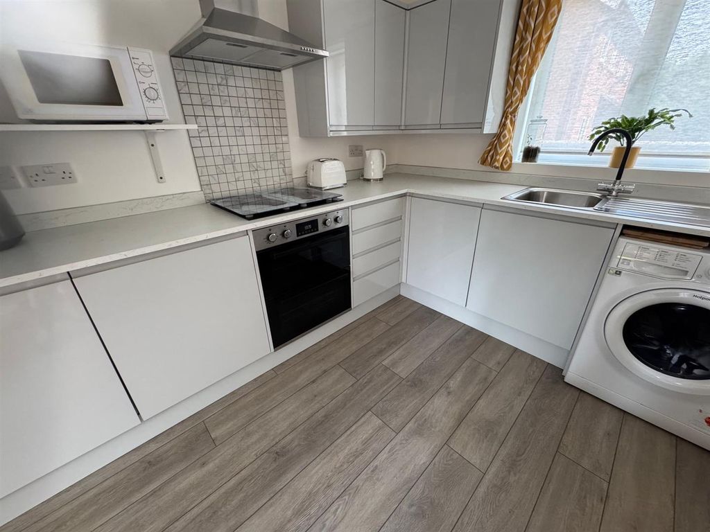Property photo 3 of 11 Kitchen 1.Jpg